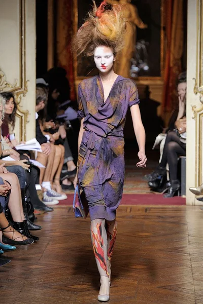 Look 10